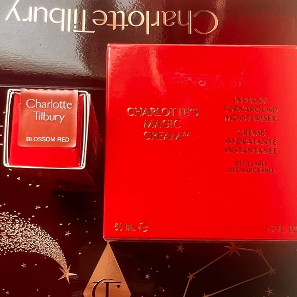 Charlotte Tilbury
Lunar New Year Matte Revolution Lipstick+ magic cream 50ml - Picture 3 of 5